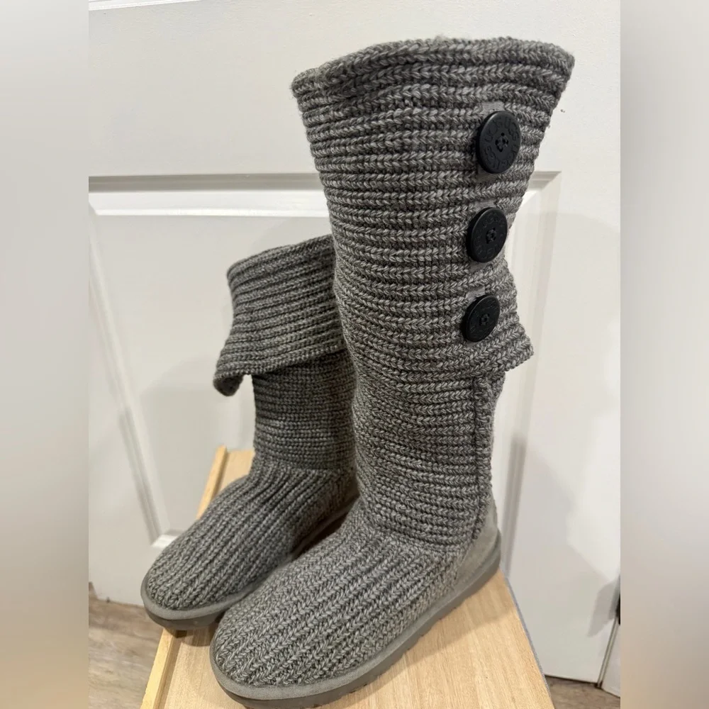 UGG Australia Gray Knit Tall Boots Women’s Size 7 Cozy Winter Shearling